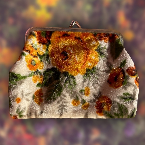 Vintage Mid-Century Coin Purse - Picture 2 of 3